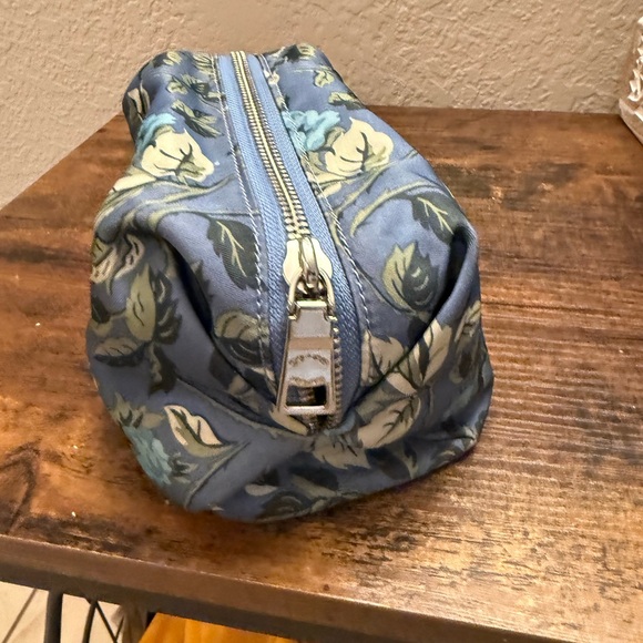 Coach small Boxy Cosmetic bag with Blue and Green Floral print - Picture 5 of 9